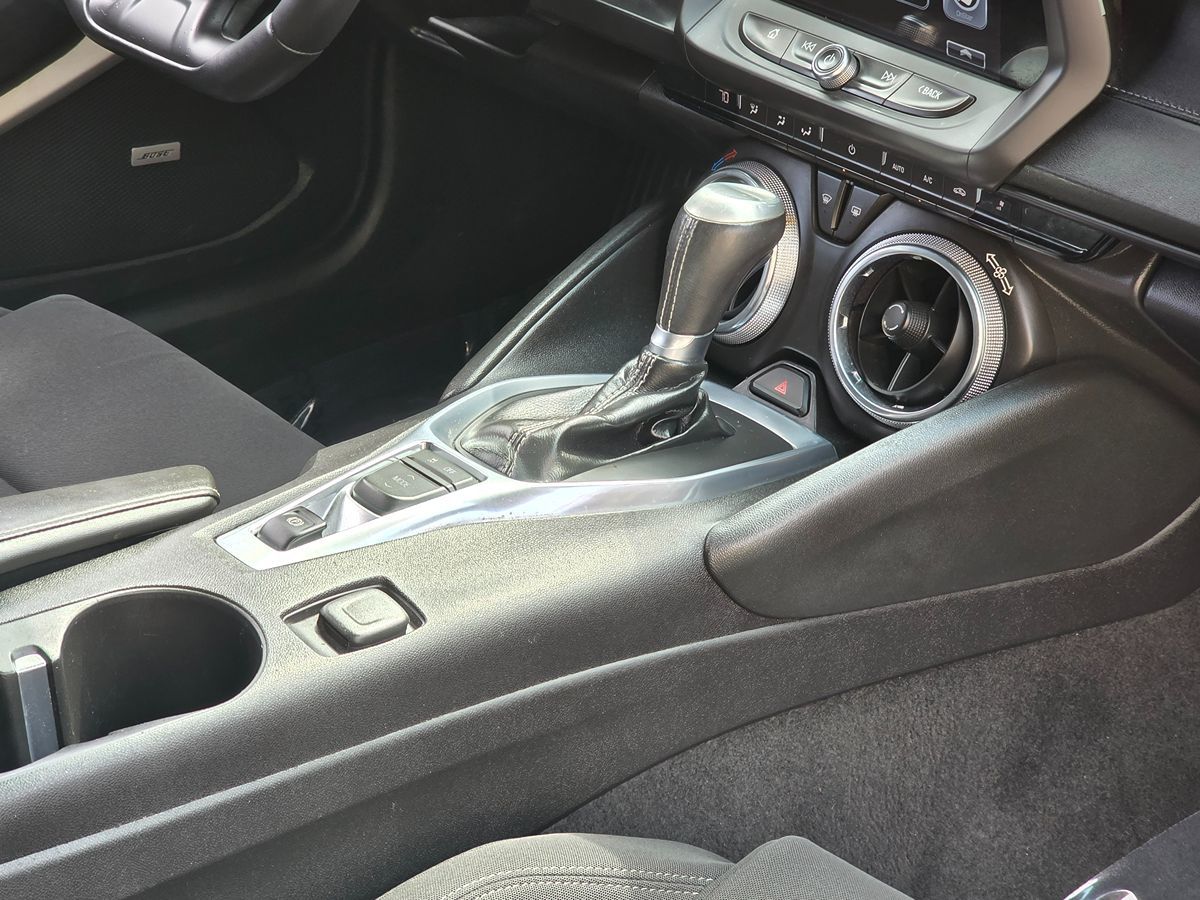2016 Chevrolet Camaro 1LT photo 17