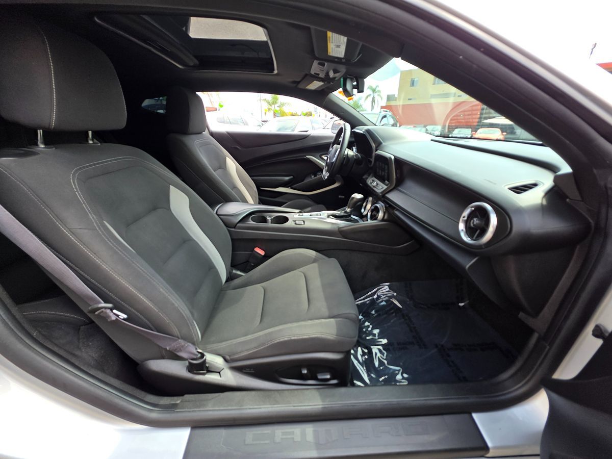2016 Chevrolet Camaro 1LT photo 18