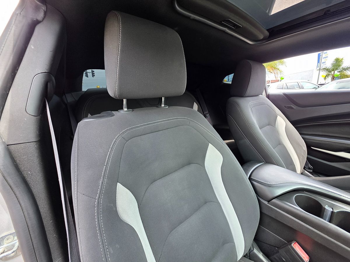 2016 Chevrolet Camaro 1LT photo 19