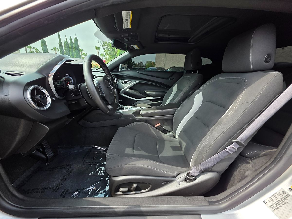 2016 Chevrolet Camaro 1LT photo 24