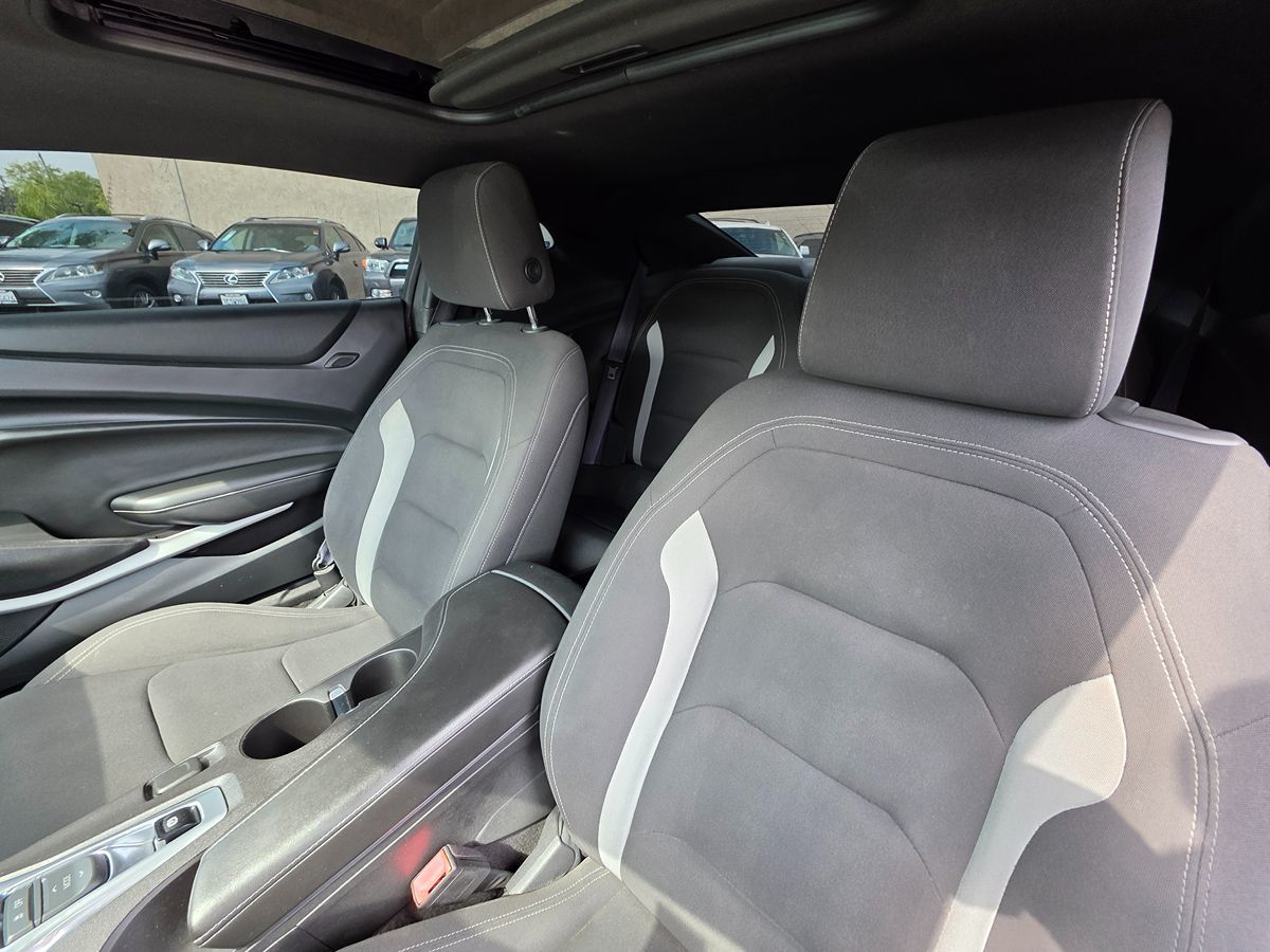 2016 Chevrolet Camaro 1LT photo 25