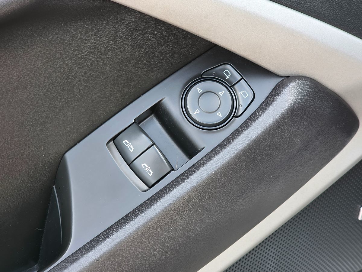 2016 Chevrolet Camaro 1LT photo 29