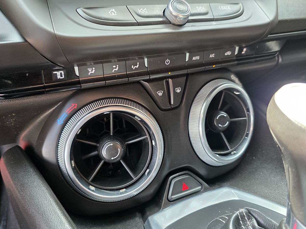 2016 Chevrolet Camaro 1LT photo 35