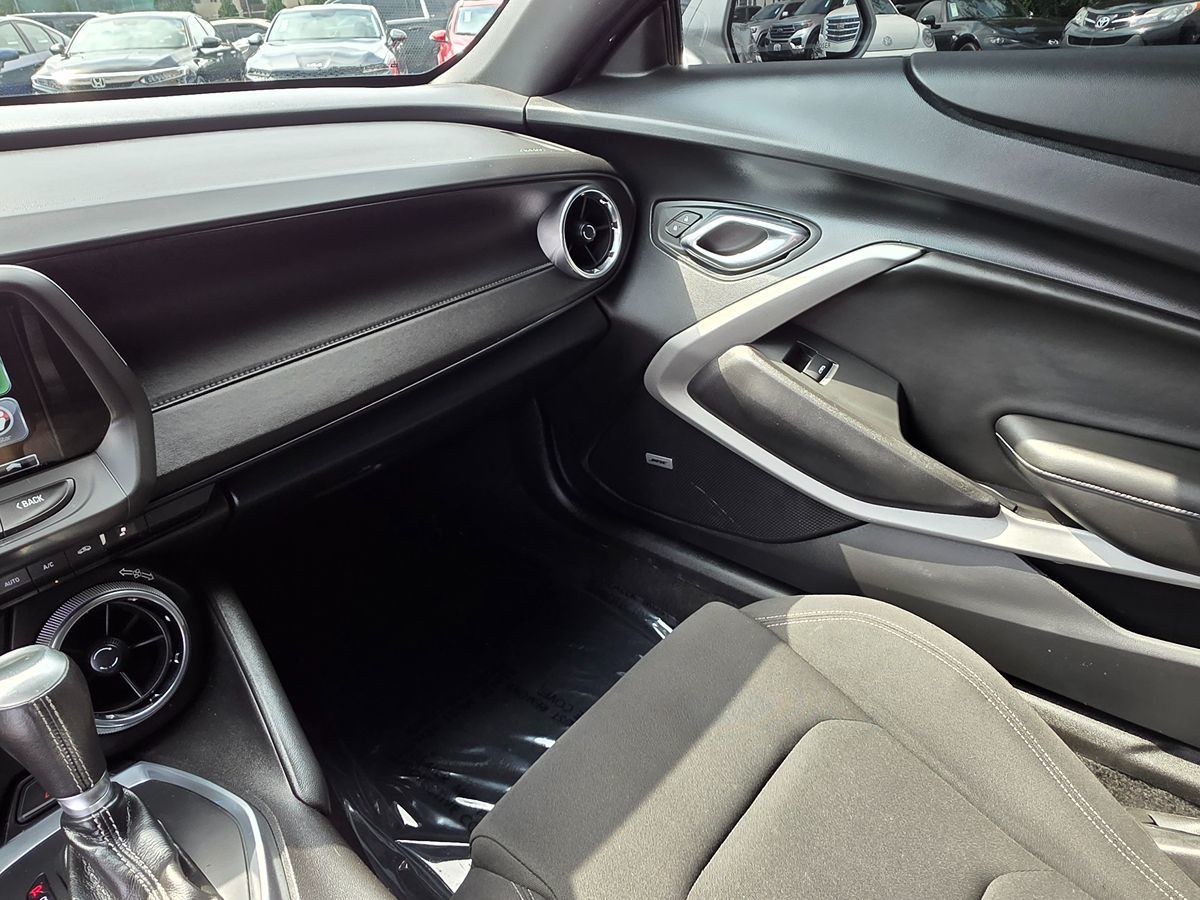 2016 Chevrolet Camaro 1LT photo 37