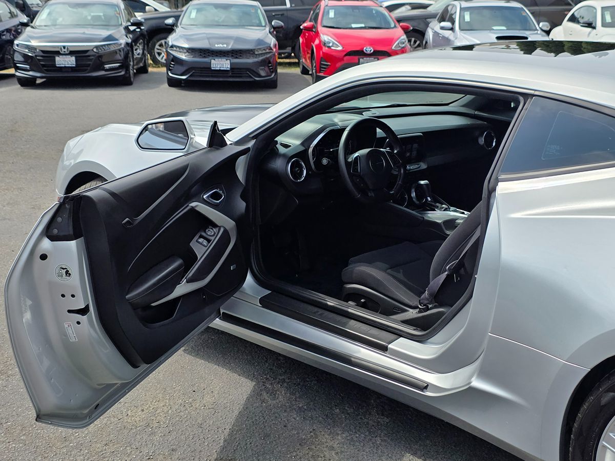 2016 Chevrolet Camaro 1LT photo 41
