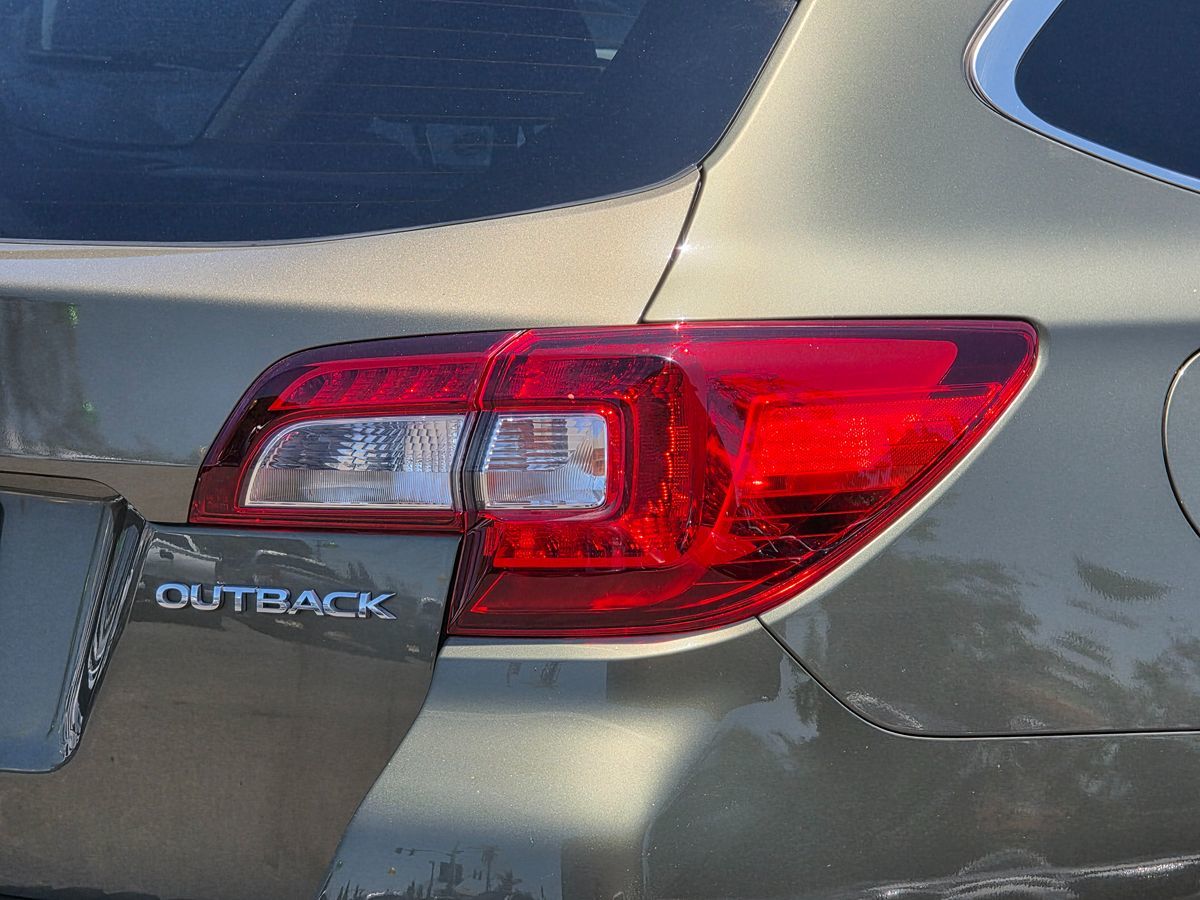 2019 Subaru Outback Touring photo 11