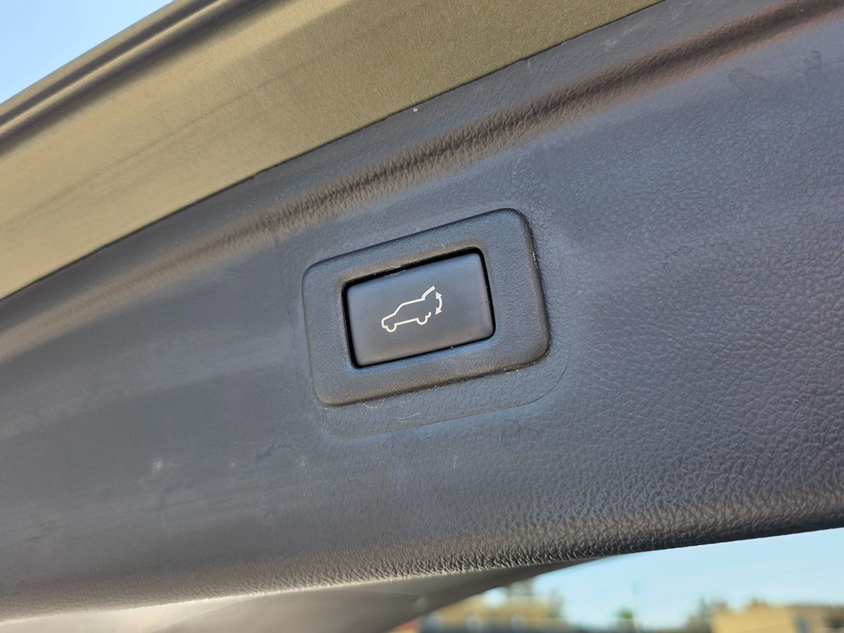 2019 Subaru Outback Touring photo 19