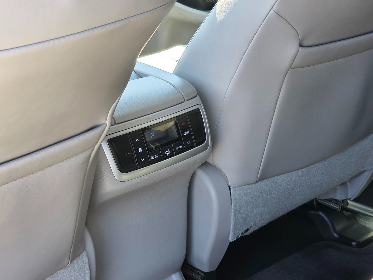 2015 Toyota Highlander Hybrid Limited photo 26