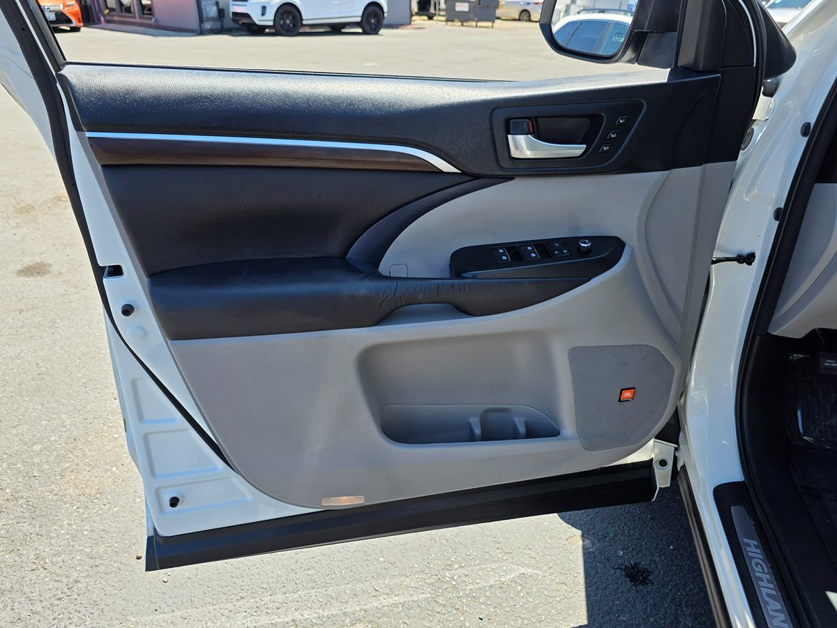 2015 Toyota Highlander Hybrid Limited photo 28