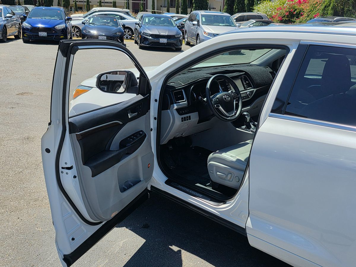 2015 Toyota Highlander Hybrid Limited photo 47