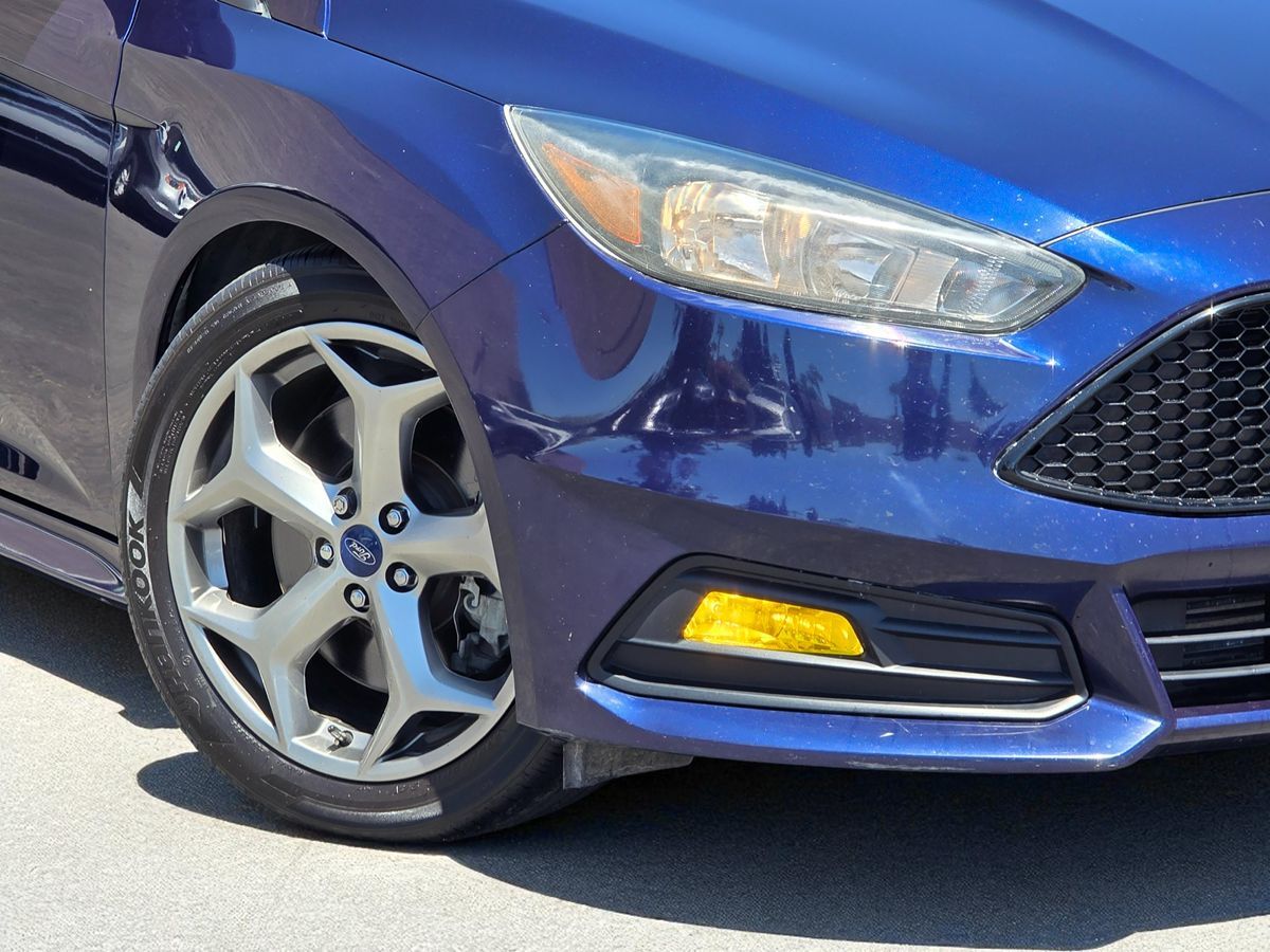 2017 Ford Focus ST photo 4