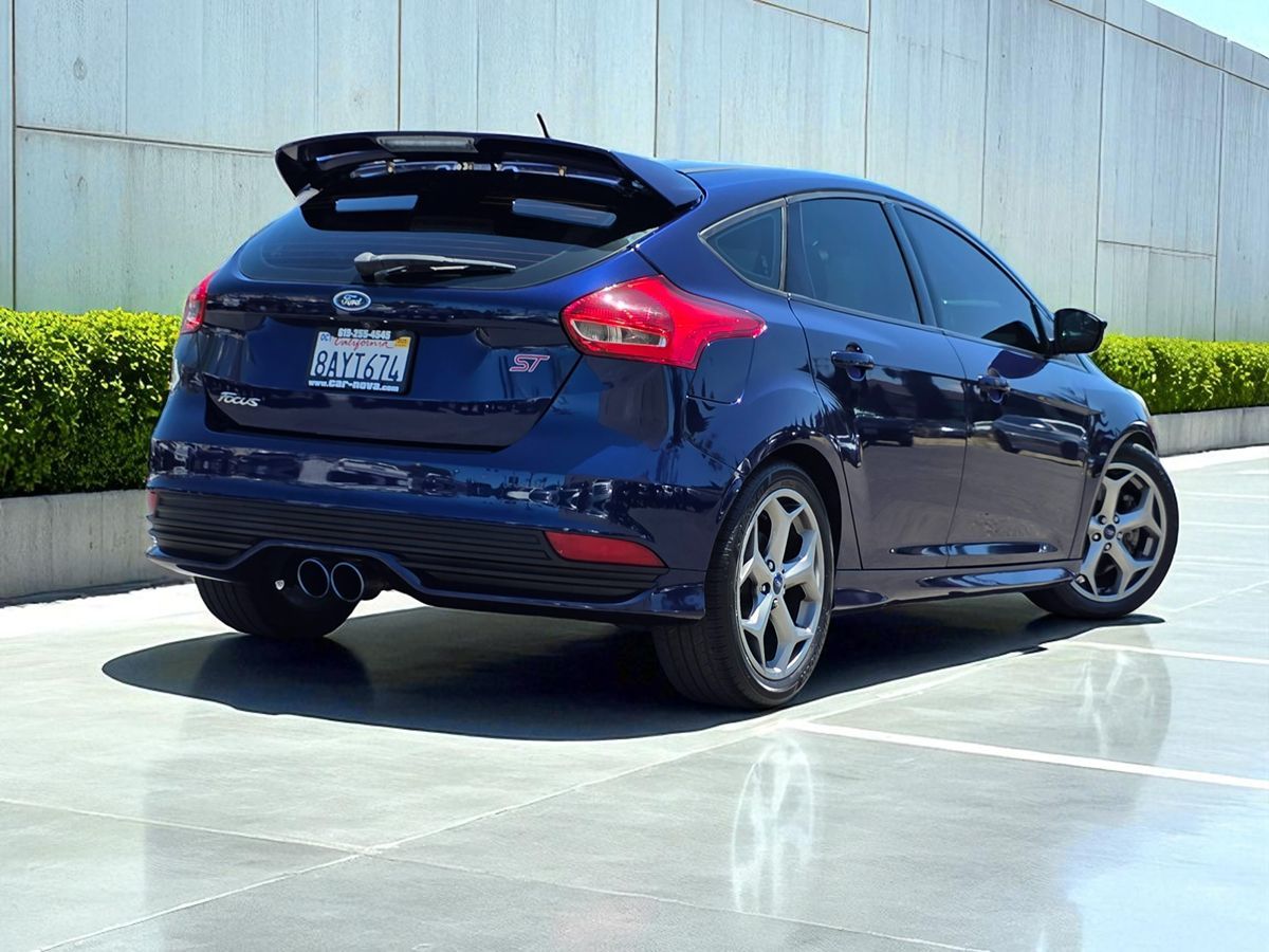 2017 Ford Focus ST photo 12