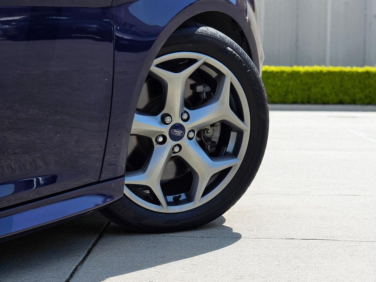 2017 Ford Focus ST photo 13
