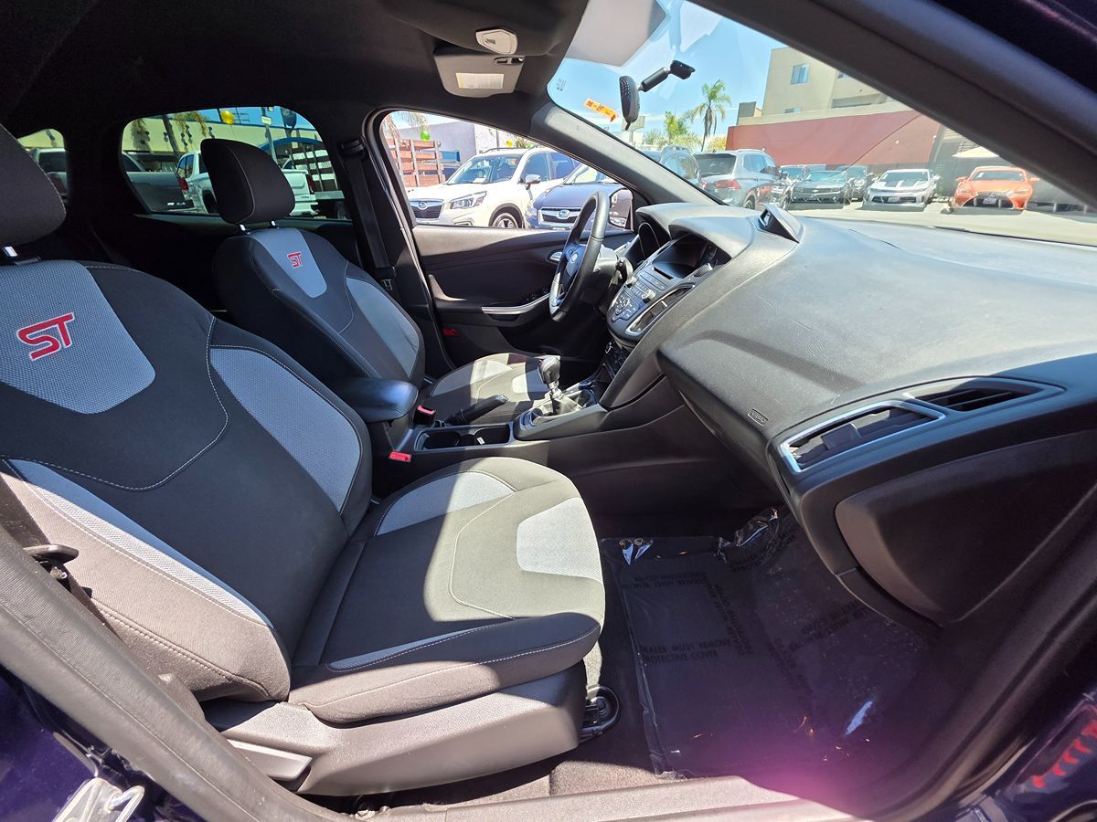 2017 Ford Focus ST photo 15
