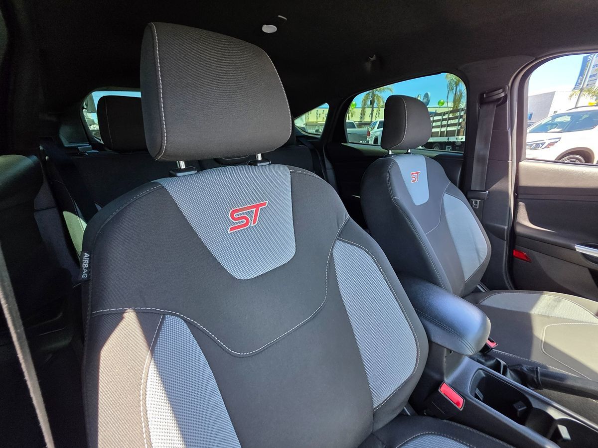 2017 Ford Focus ST photo 16