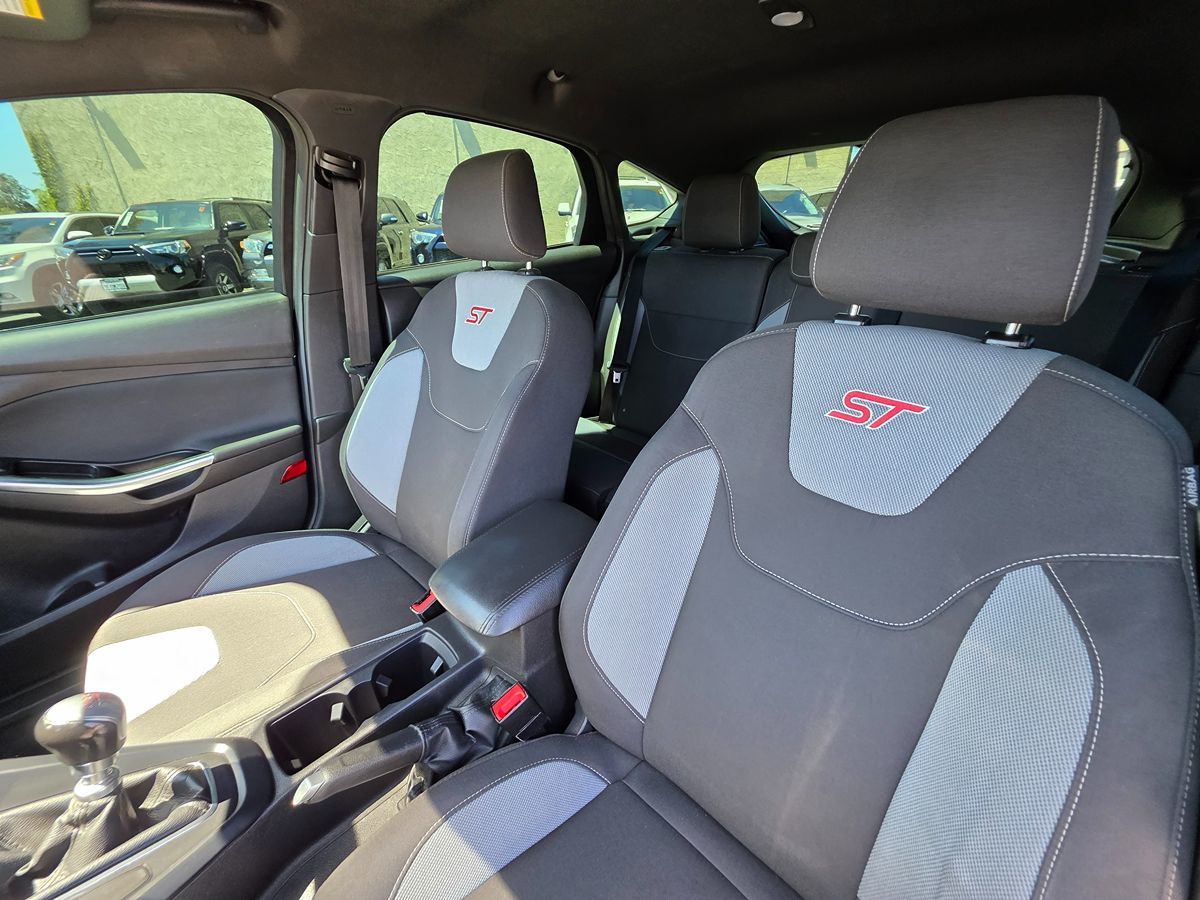 2017 Ford Focus ST photo 21