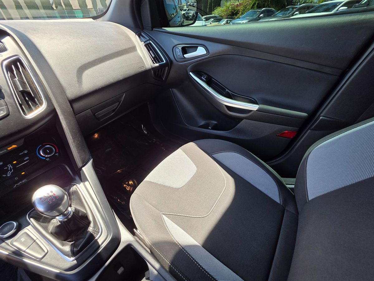 2017 Ford Focus ST photo 37
