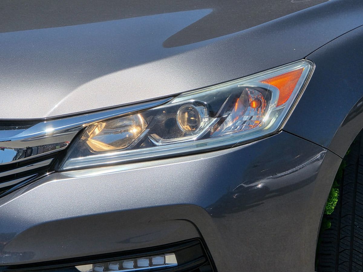 2017 Honda Accord Hybrid EX-L photo 6