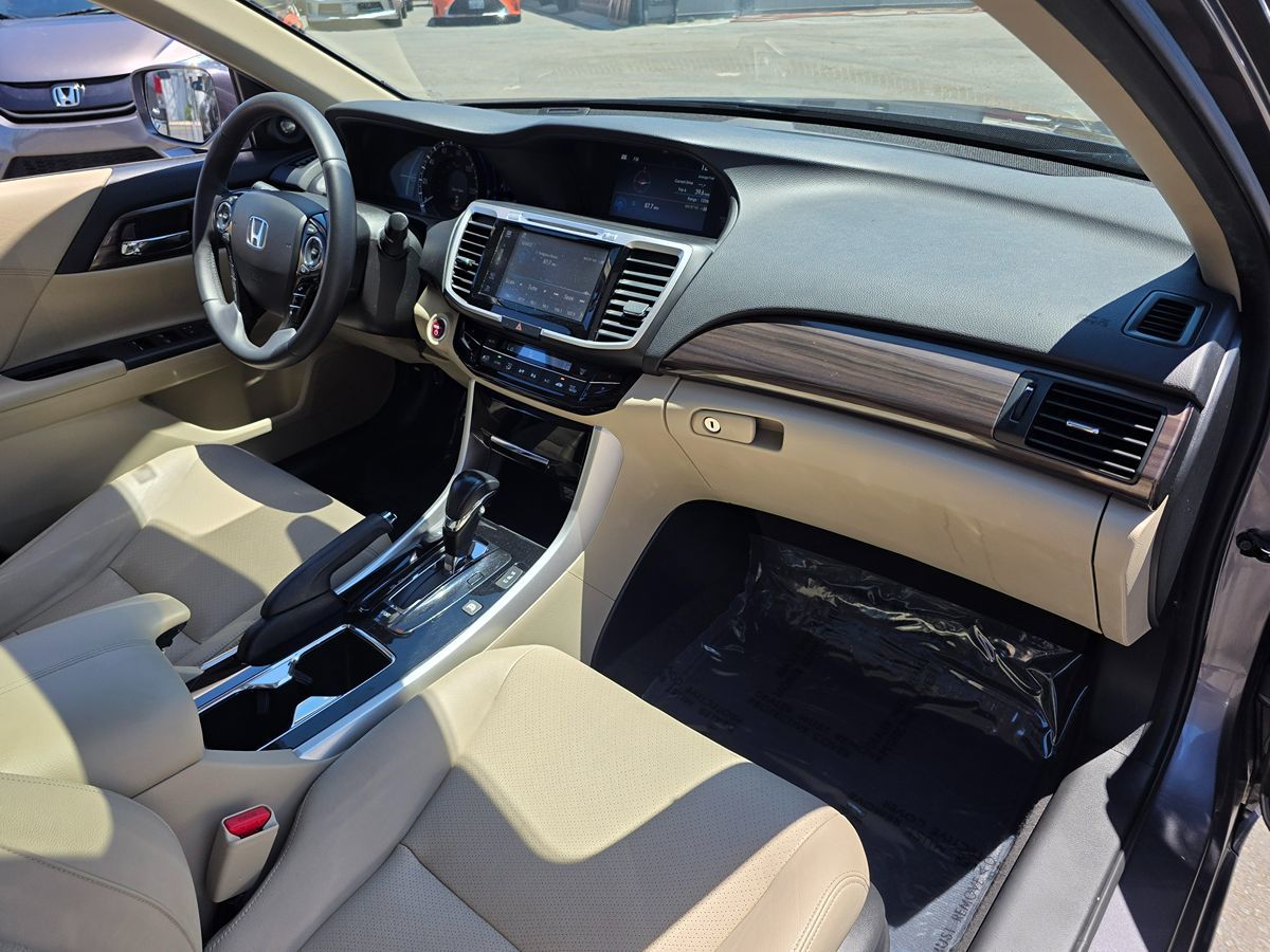 2017 Honda Accord Hybrid EX-L photo 15