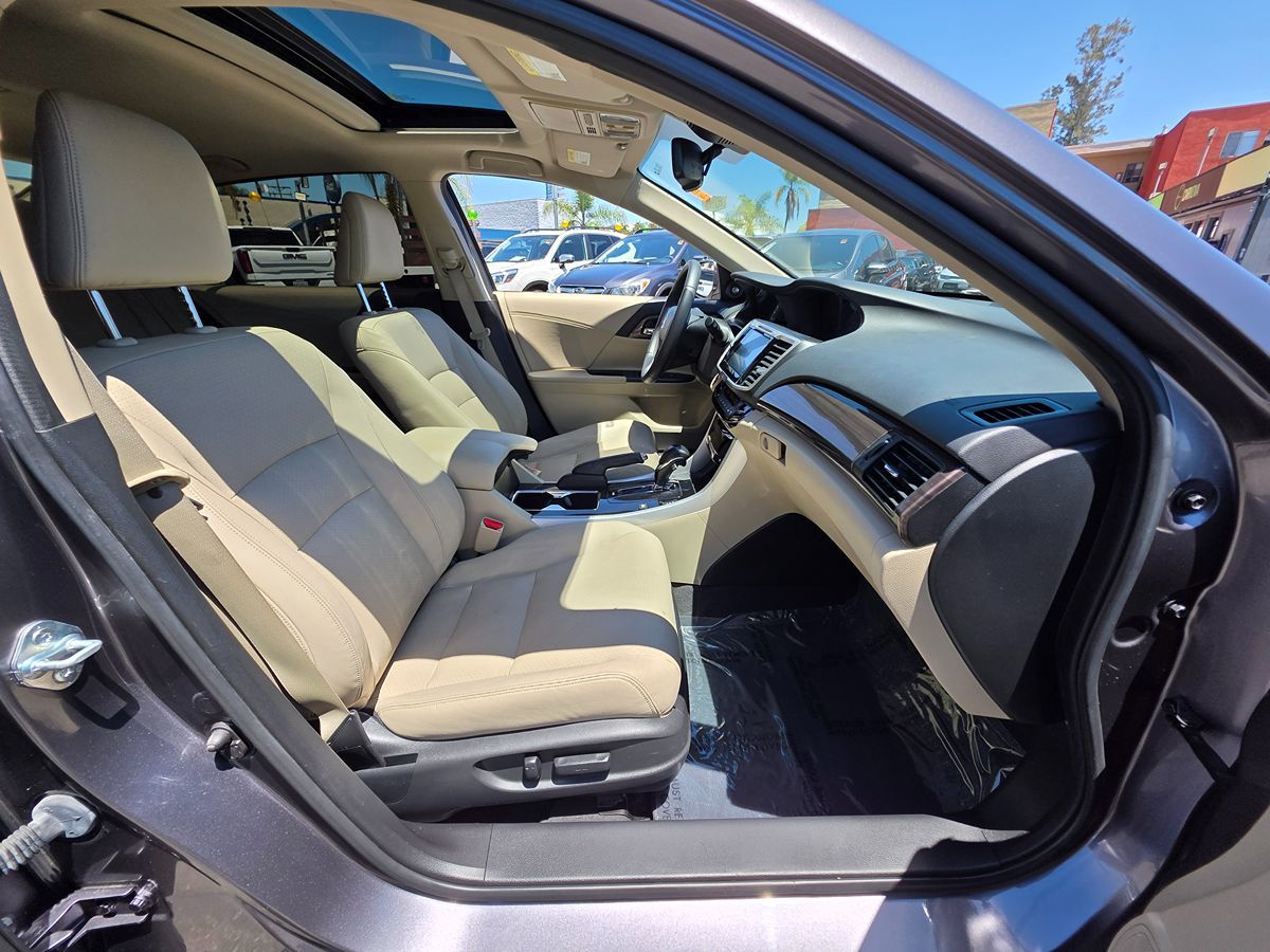 2017 Honda Accord Hybrid EX-L photo 18