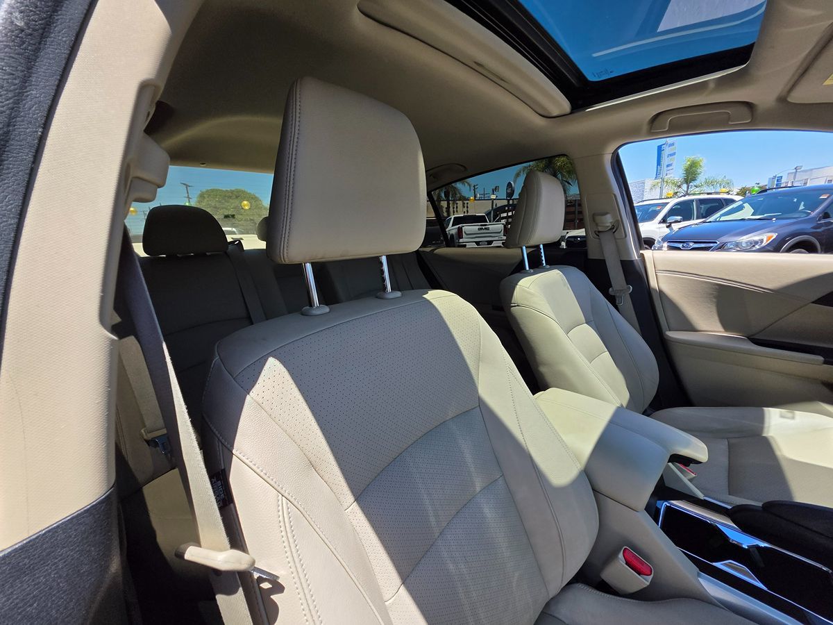 2017 Honda Accord Hybrid EX-L photo 19