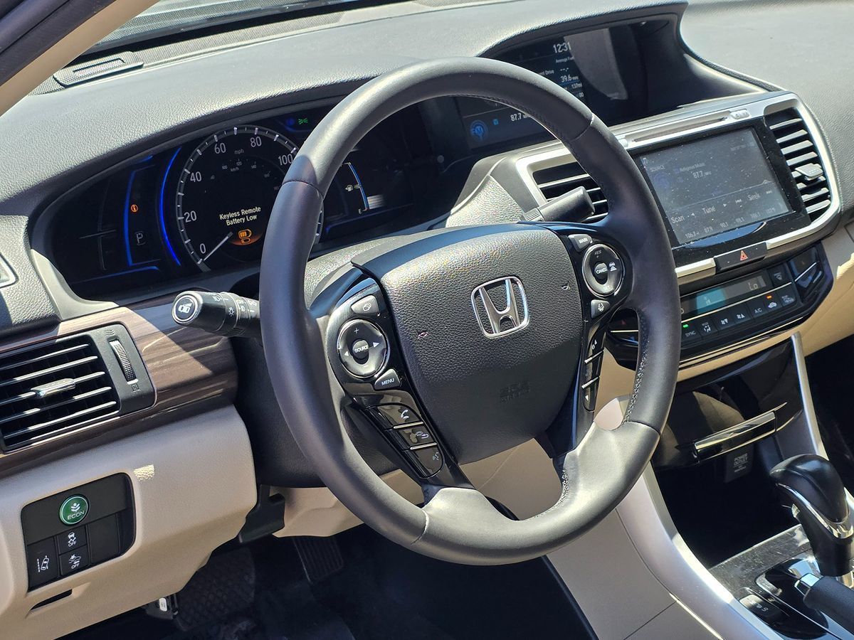 2017 Honda Accord Hybrid EX-L photo 22