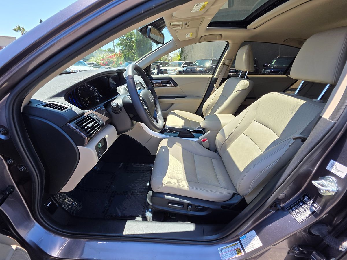 2017 Honda Accord Hybrid EX-L photo 23