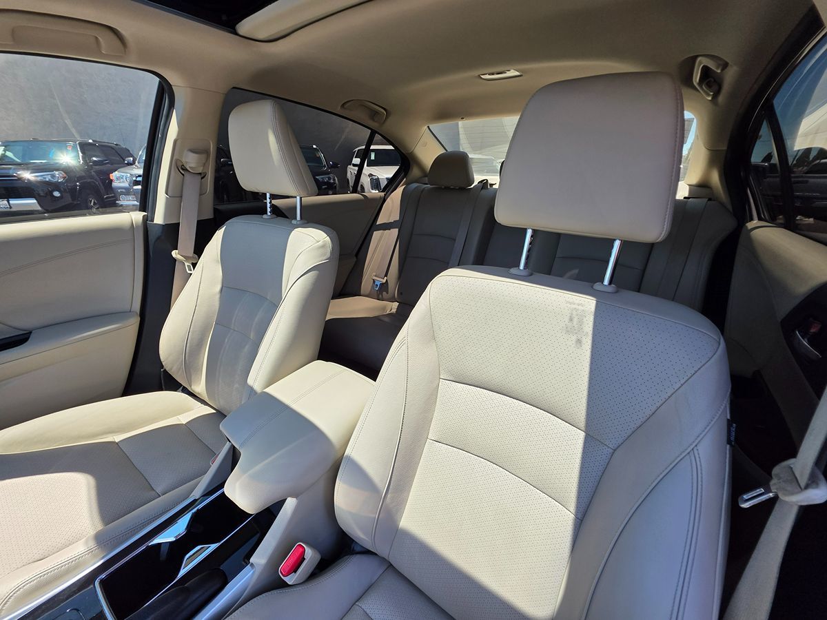 2017 Honda Accord Hybrid EX-L photo 24