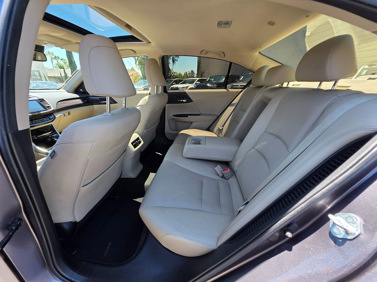 2017 Honda Accord Hybrid EX-L photo 25