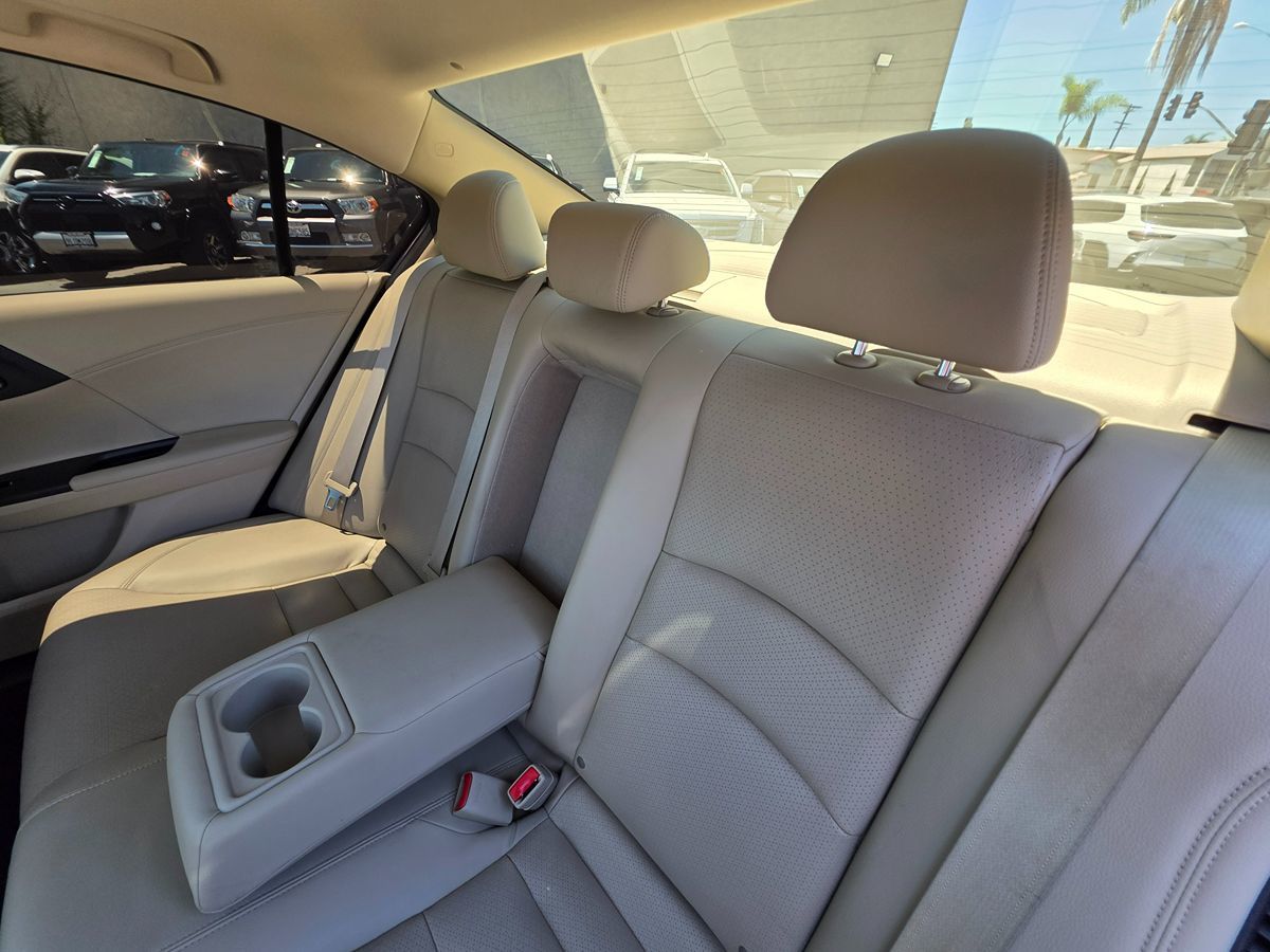 2017 Honda Accord Hybrid EX-L photo 26