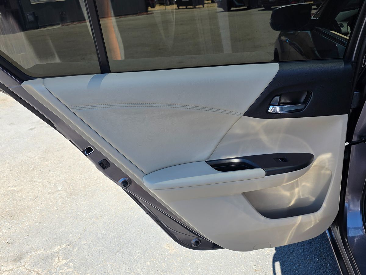 2017 Honda Accord Hybrid EX-L photo 28