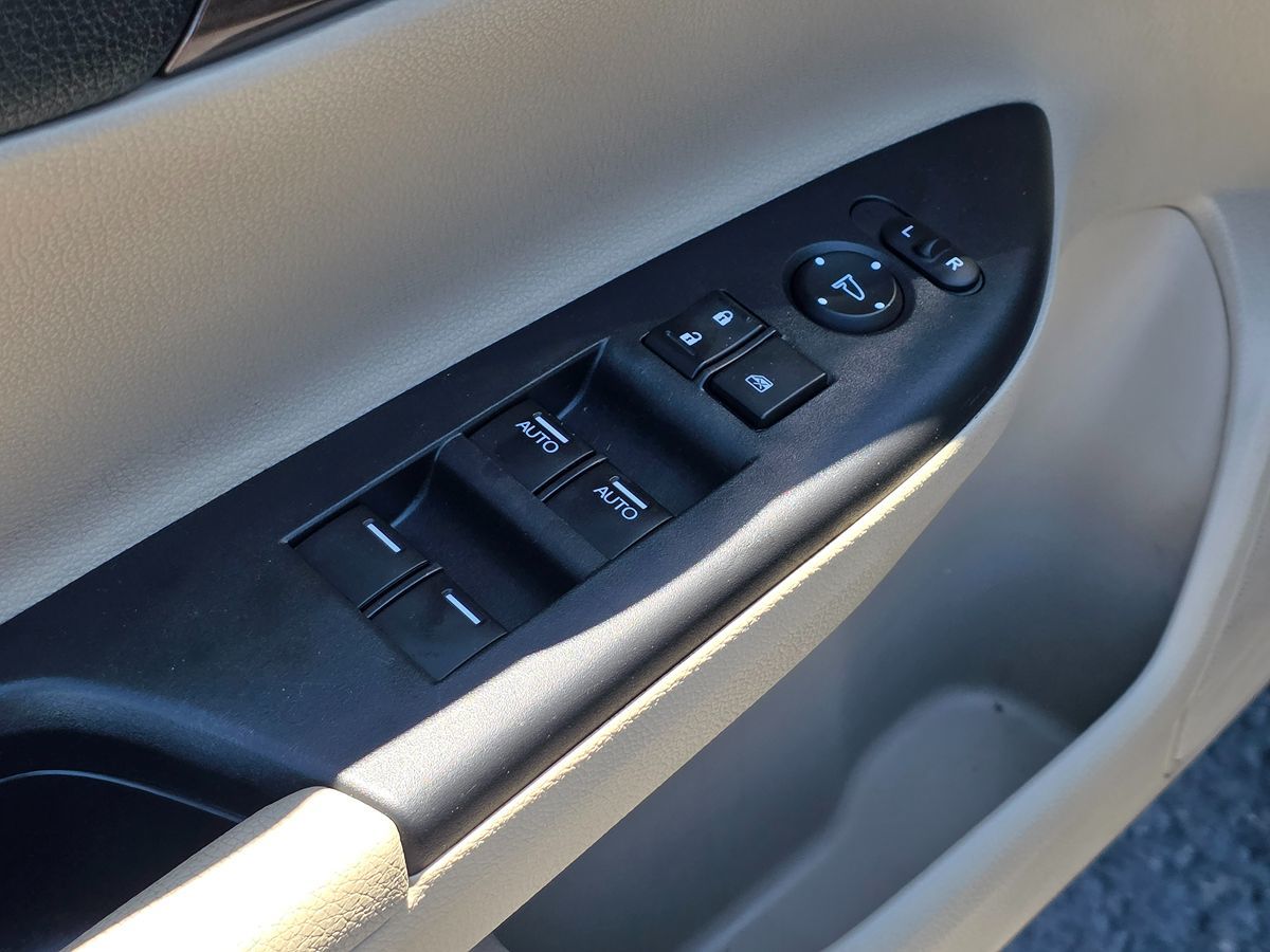 2017 Honda Accord Hybrid EX-L photo 30