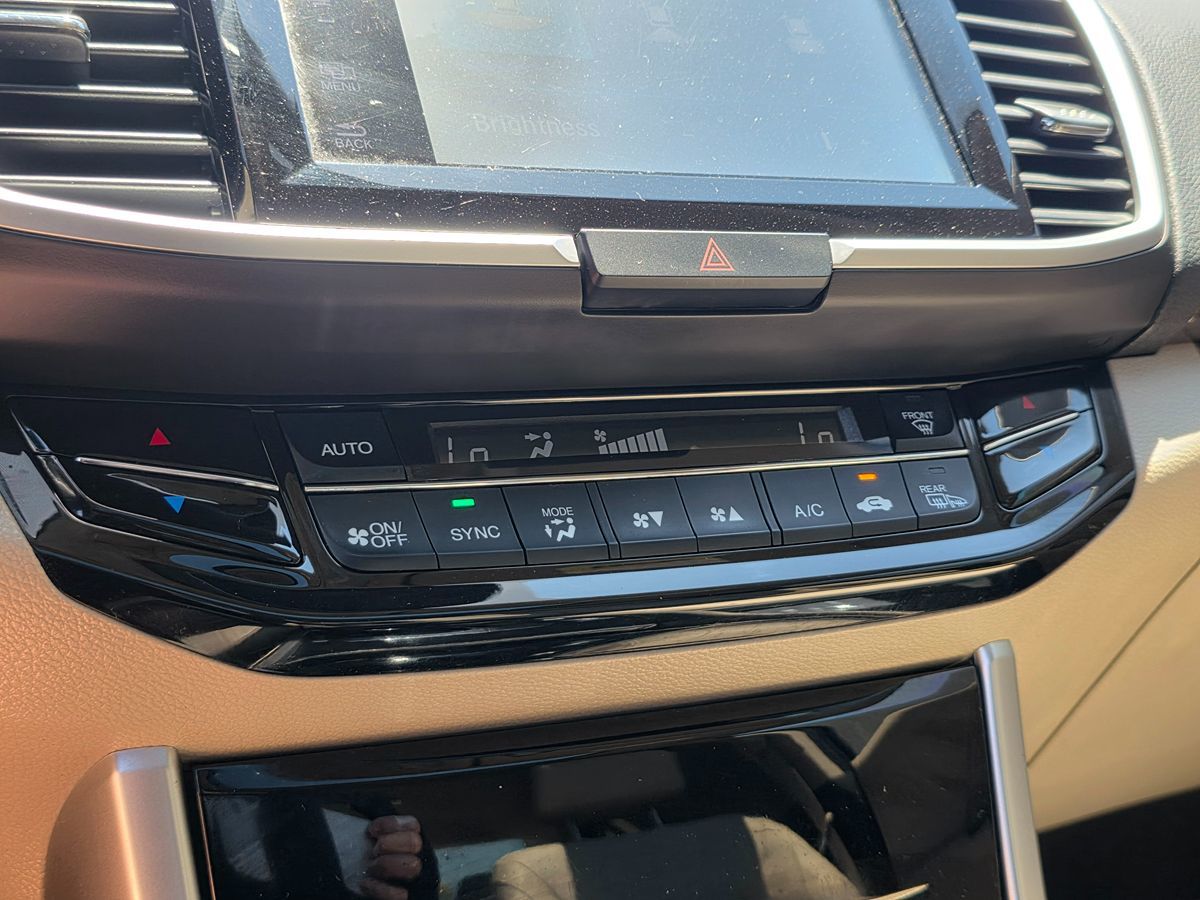 2017 Honda Accord Hybrid EX-L photo 39