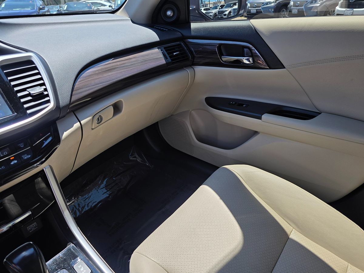 2017 Honda Accord Hybrid EX-L photo 44