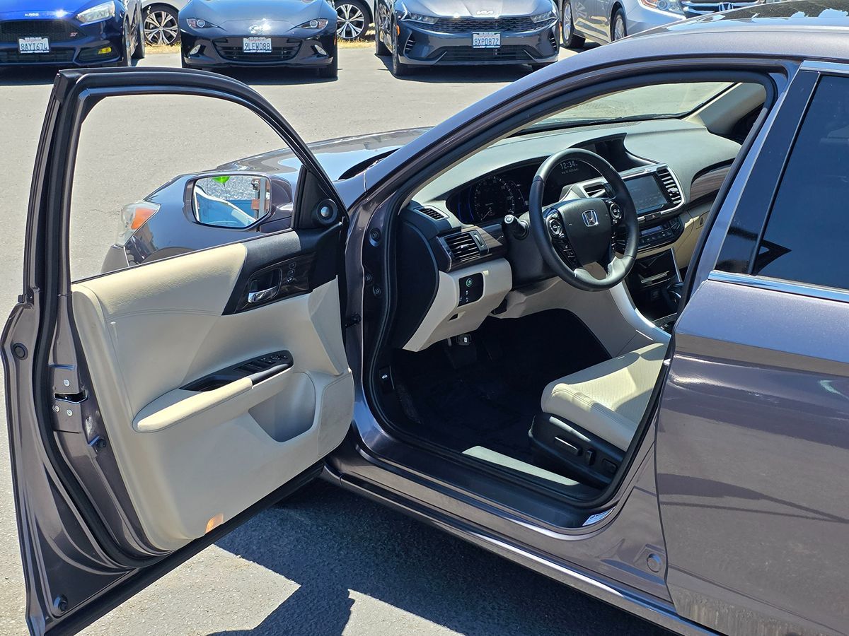 2017 Honda Accord Hybrid EX-L photo 48
