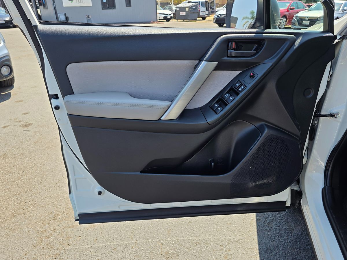 2016 Subaru Forester 2.5i photo 24