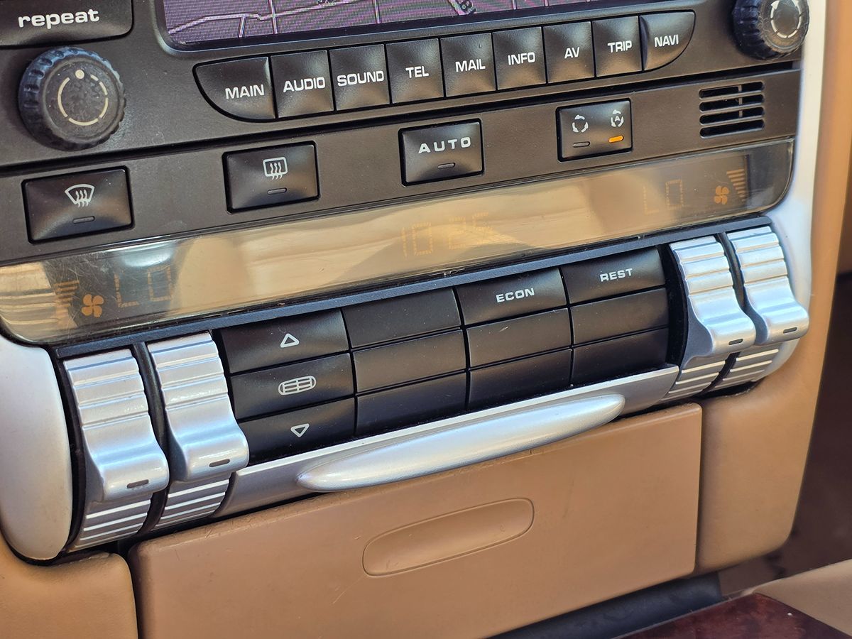 2008 Porsche Cayenne Turbo photo 42