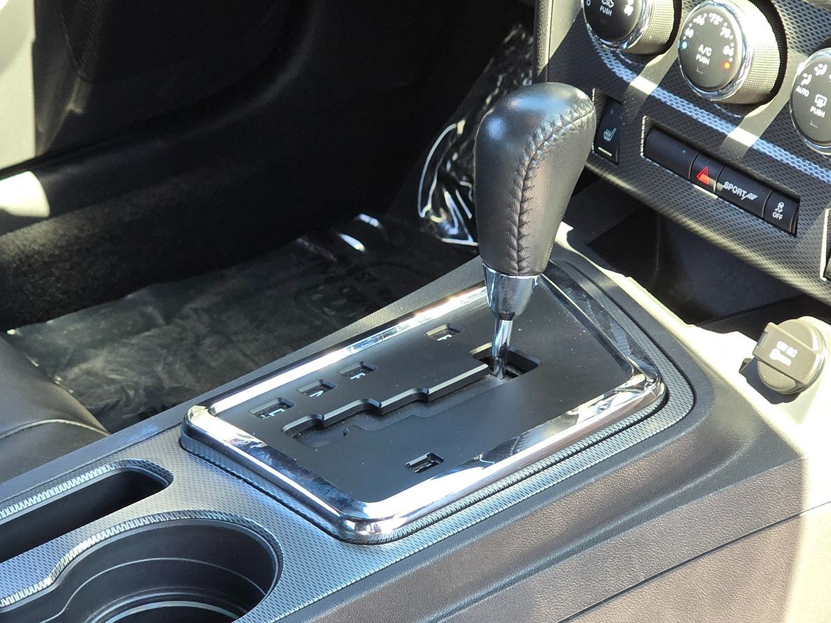 2012 Dodge Challenger R/T Plus photo 4
