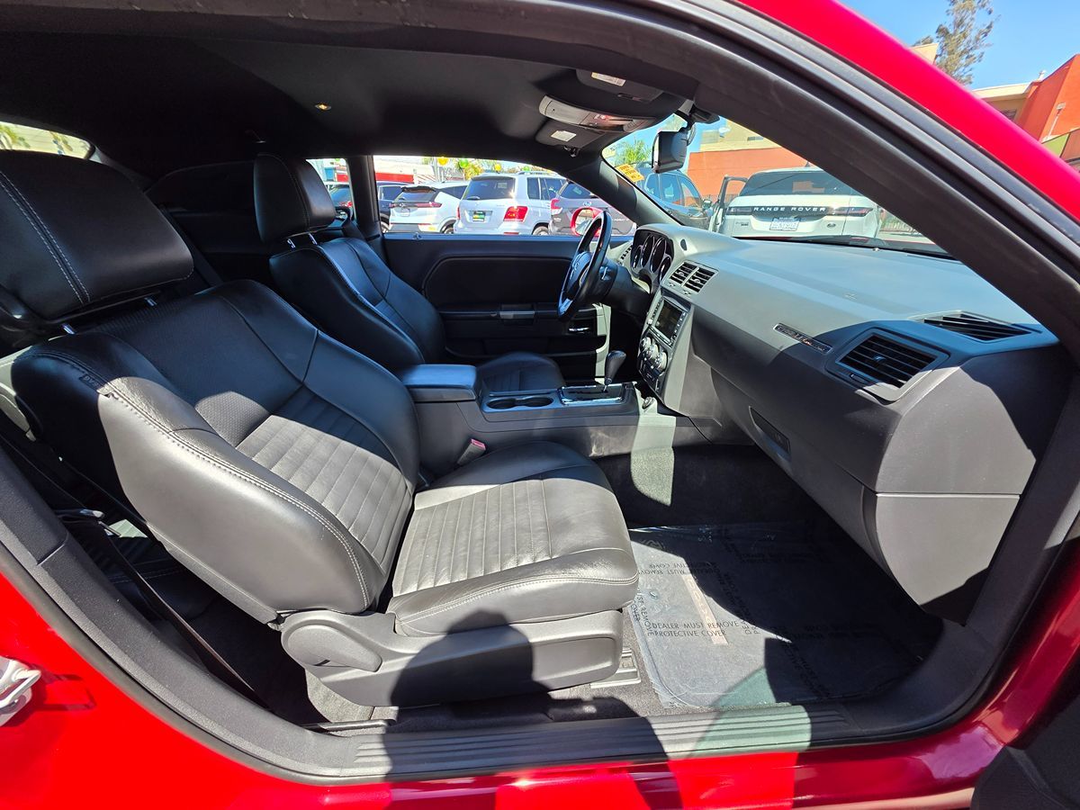 2012 Dodge Challenger R/T Plus photo 5