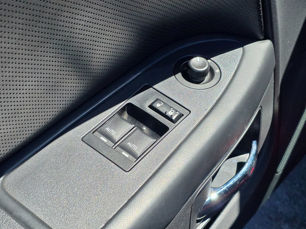 2012 Dodge Challenger R/T Plus photo 15