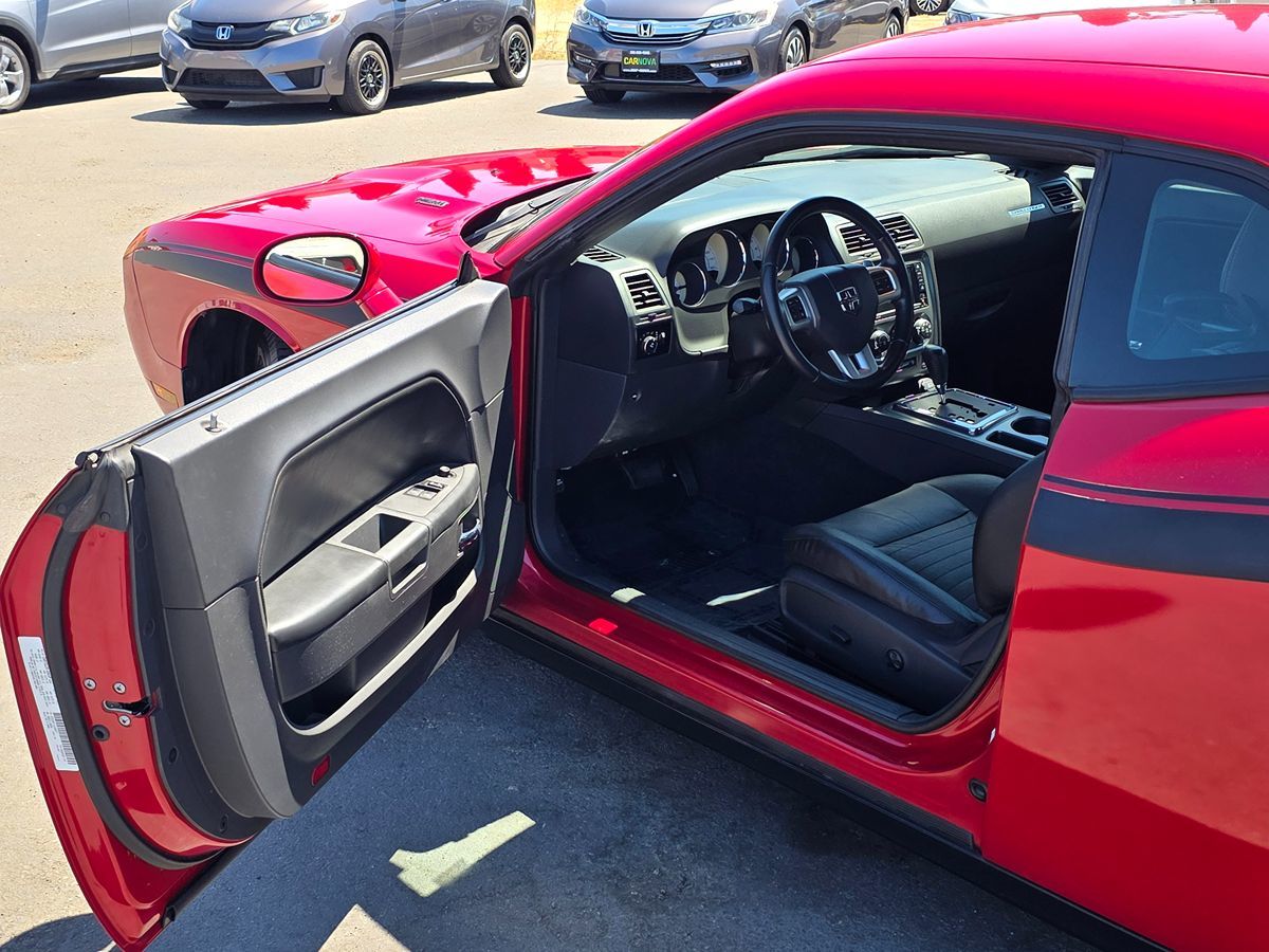 2012 Dodge Challenger R/T Plus photo 32
