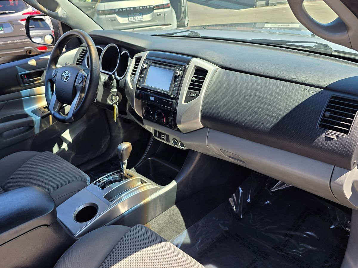 2014 Toyota Tacoma PreRunner TRD Off-Road photo 2