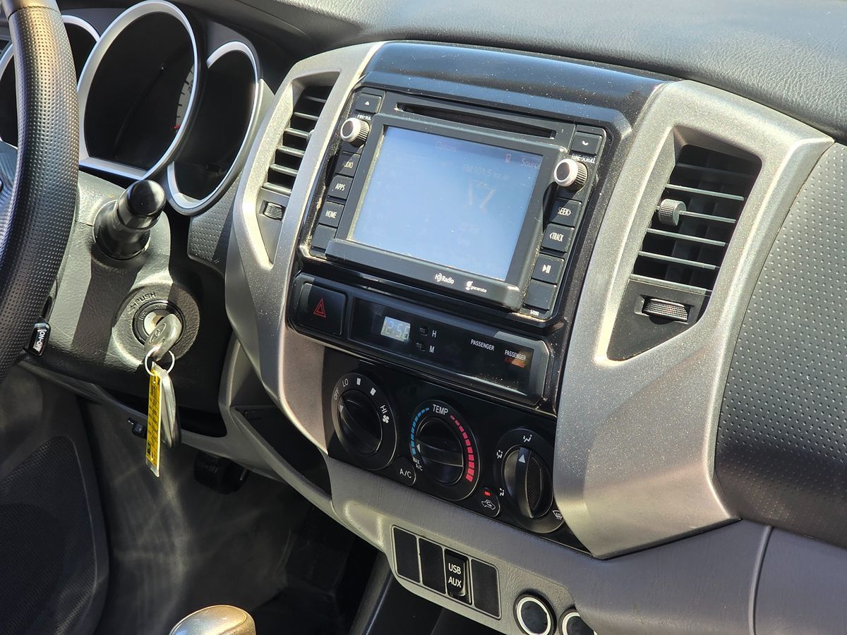 2014 Toyota Tacoma PreRunner TRD Off-Road photo 3