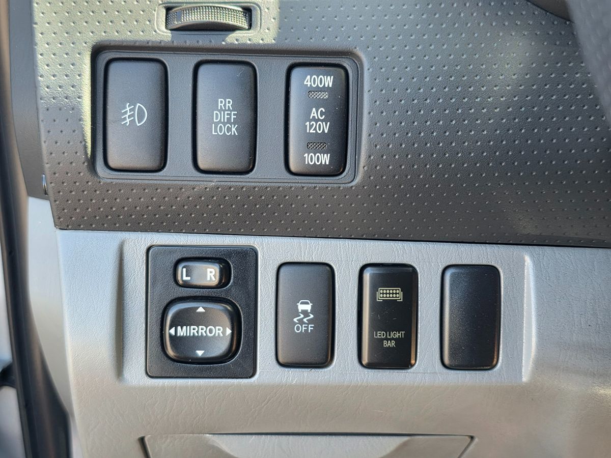 2014 Toyota Tacoma PreRunner TRD Off-Road photo 36