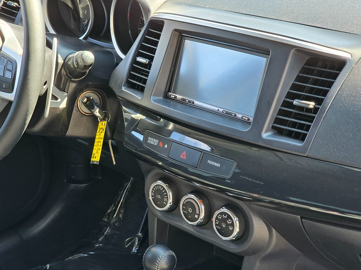 2014 Mitsubishi Lancer Evolution MR photo 3