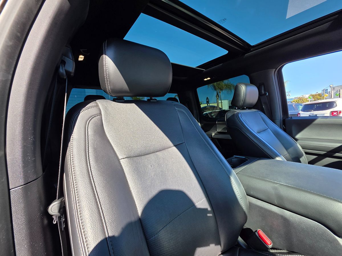 2017 Ford F-150 Lariat photo 3