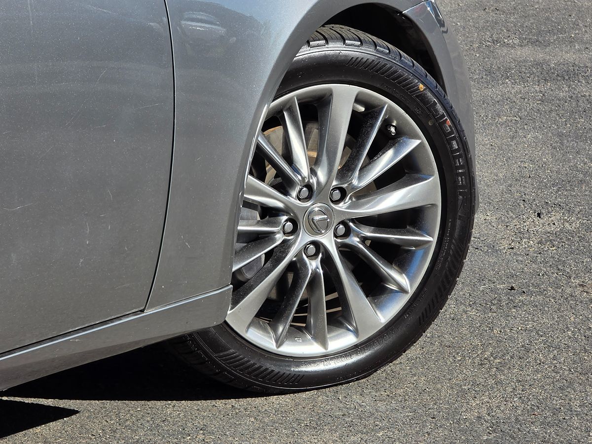 2019 Lexus IS 300 photo 2