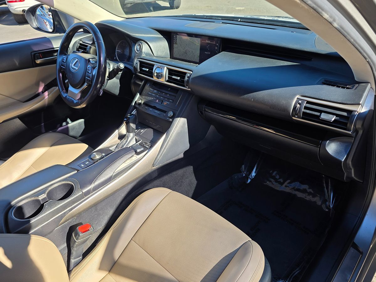 2019 Lexus IS 300 photo 3