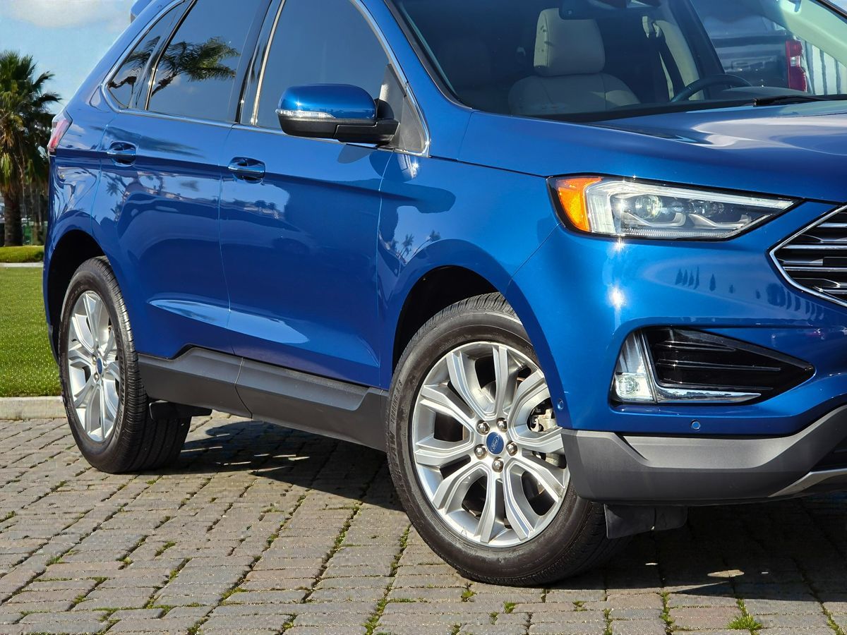 2020 Ford Edge Titanium photo 4