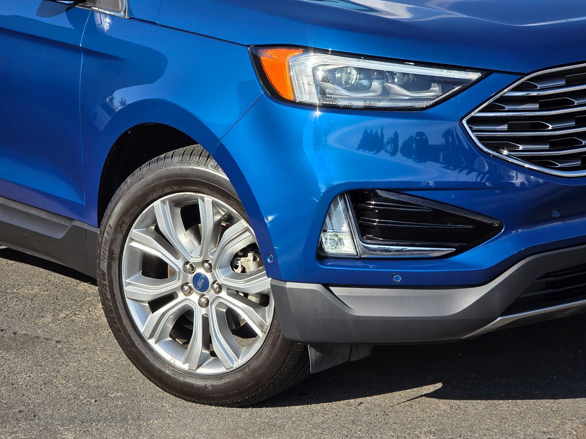 2020 Ford Edge Titanium photo 3